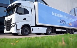 IVECO, Plus, dm-drogerie markt a DSV zahájípilotní projekt automatizované nákladní dopravy v Německu